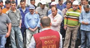 В Россию предлагается ввозить трудовых мигрантов чартерами