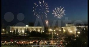 Квартира с видом на правительство и возможностью смотреть городские салюты из окна продается за 9,7 млн рублей в Барнауле
