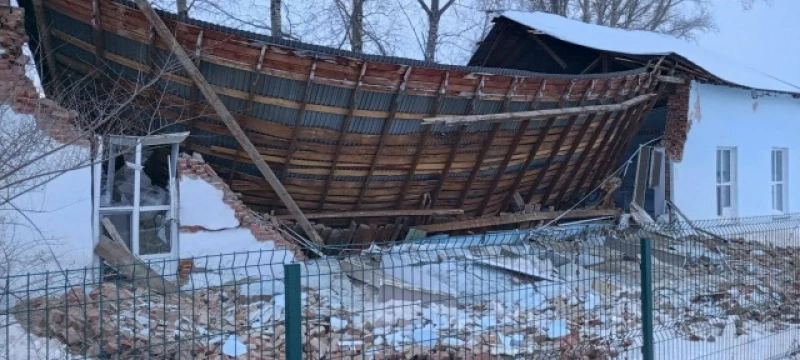 Обрушение спортшколы в Колывани