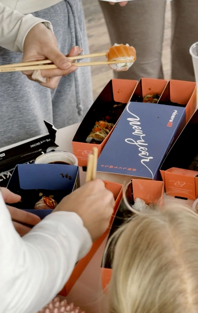 Йога с роллами: новый формат отдыха в Барнауле