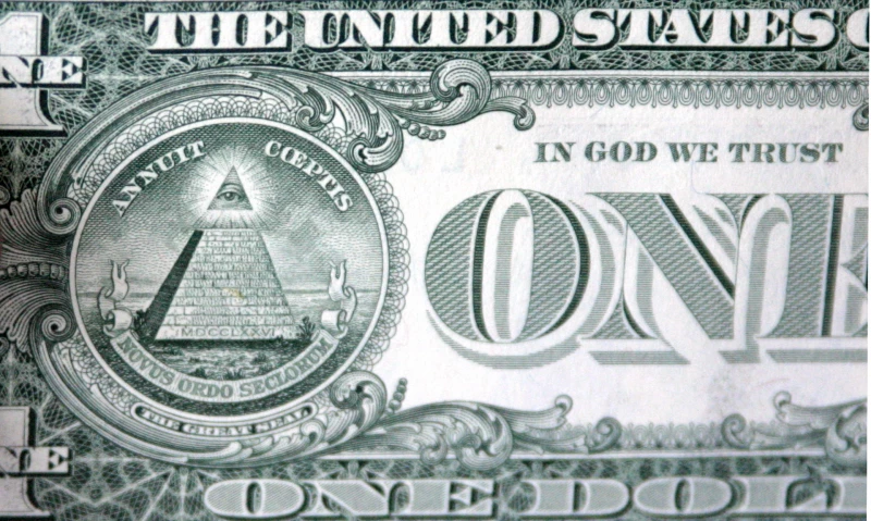 Курс доллара упал до 80 рублей