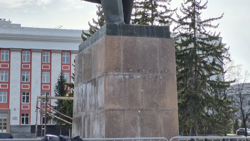 Возвращение памятника Ленину в Барнауле
