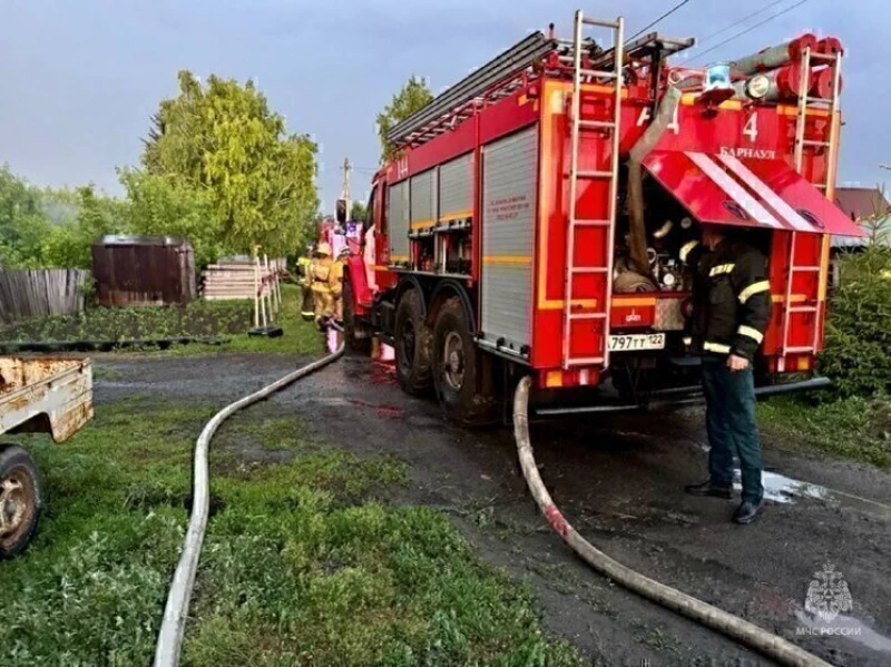 Новый комплект спецодежды для пожарных в Барнауле