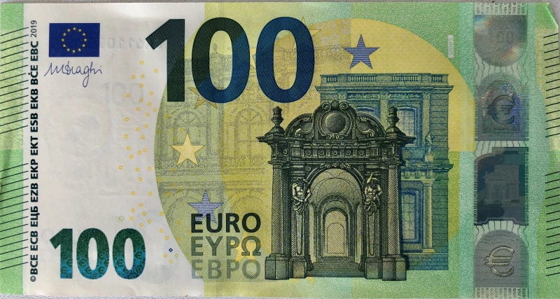 Курс евро превысил 100 рублей