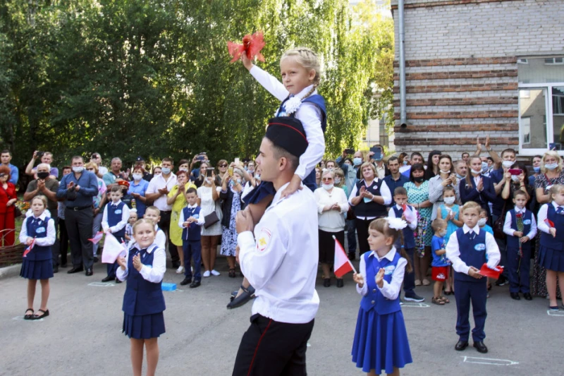 Выходной 1 сентября: планы родителей и позиции компаний